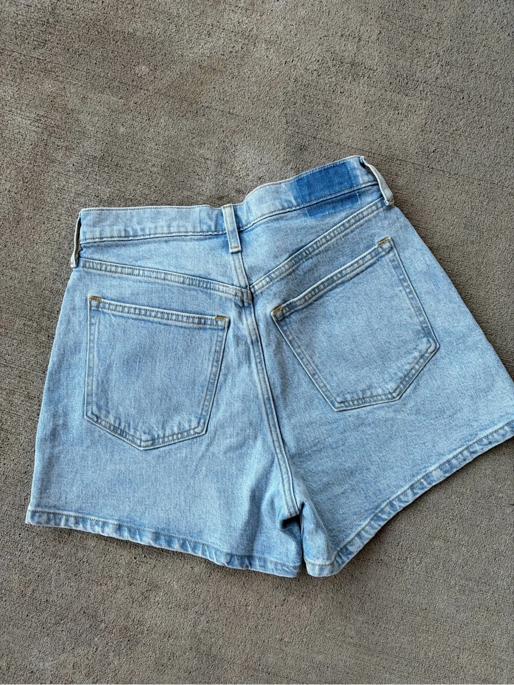 Abercrombie and Fitch the 4” mom short high rise curve love denim jean shorts 6